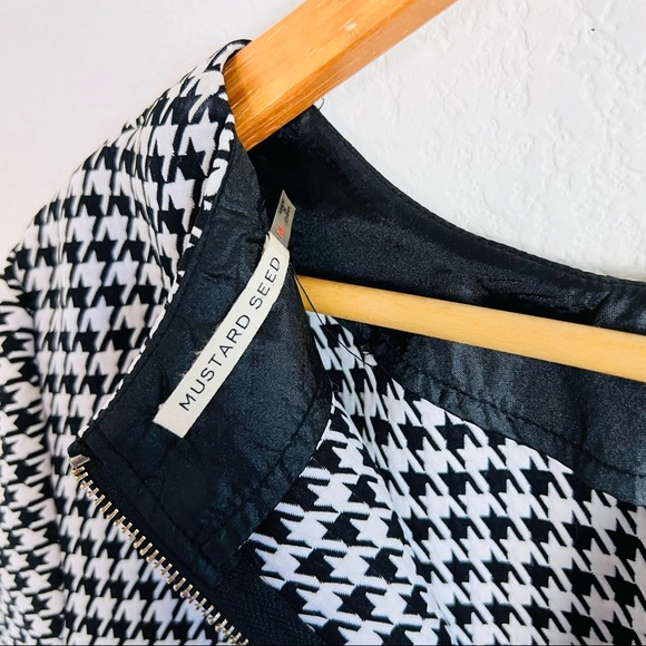 Mustard Seed Gold Neck Plated Houndstooth Quilted Short Sleeve Zip Crop Blouse - Picture 6 of 8